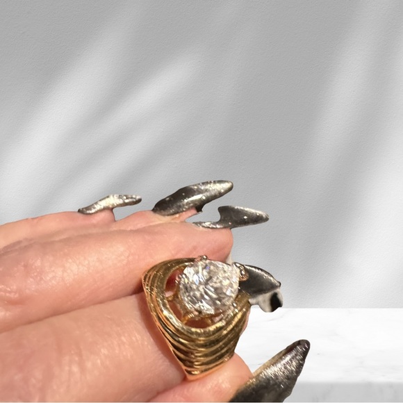 Pear Shaped Premium Quality Zircon Gold Faux Diamond Ring size 6 new - Picture 2 of 7